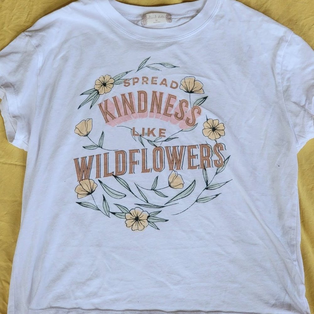 womens white t-shirt